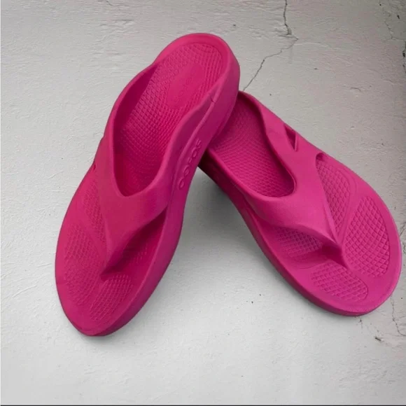 Oofos Hot Pink Slide Sandals Flip Flops - Picture 2 of 4